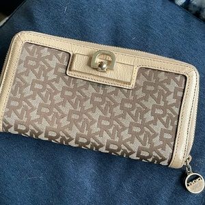 DKNY Wallet